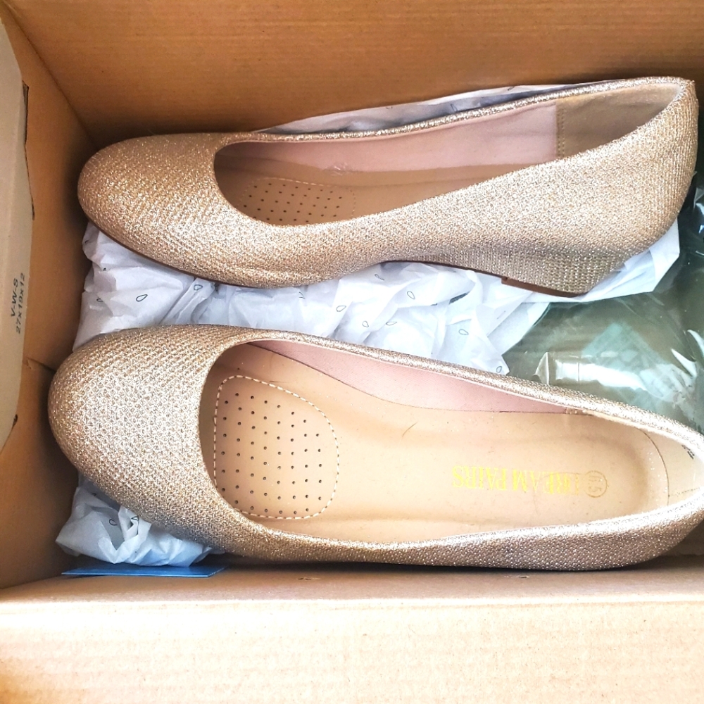 Prettypair of wedge shoes